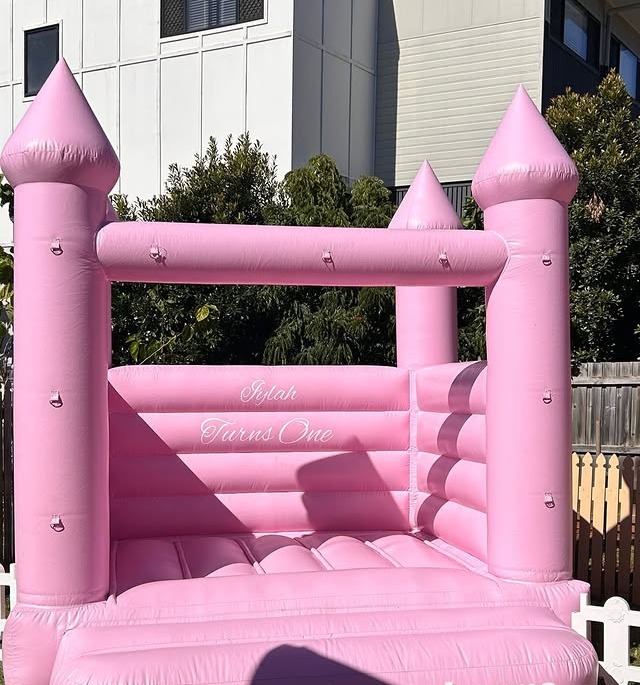 The Bubba Club’s bounce houses party setup